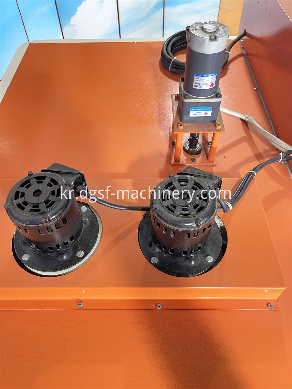 Rotary Type Nir Drying Machine For Leather Belt Edge Coloring Yf 171 6 Jpg